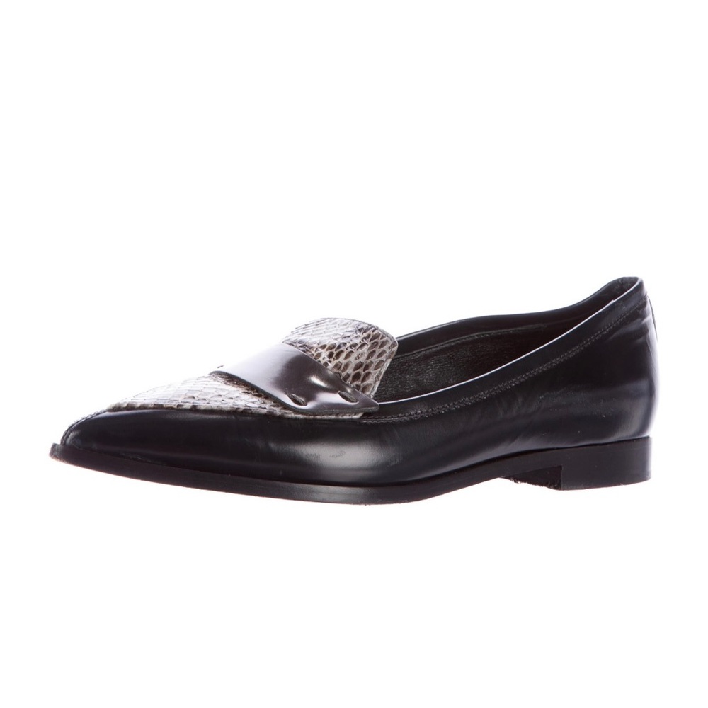 Nicholas Kirkwood
Pointed-Toe Snakeskin Loafers
Size: 5.5 |IT 35.5